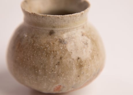 灰釉小壷　Small ash-glazed pot　R8-218