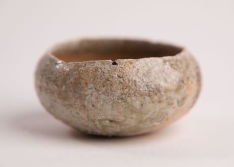 自然釉緋色ぐい呑 Natural ash-glazed sake cup with scarlet tones　TC-30