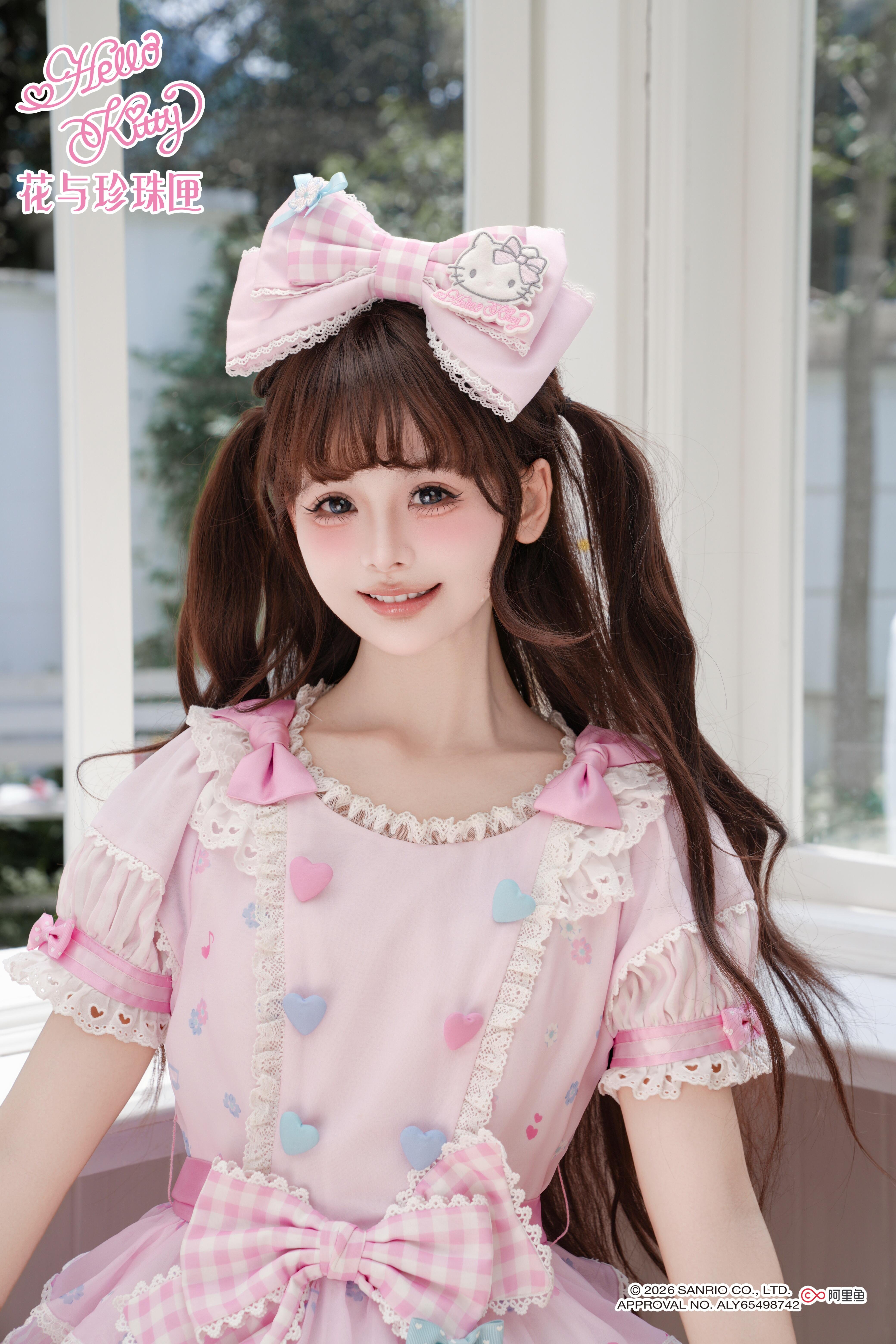 花箱×サンリオ」Hello Kittyリボン エプロン、ボンネット
