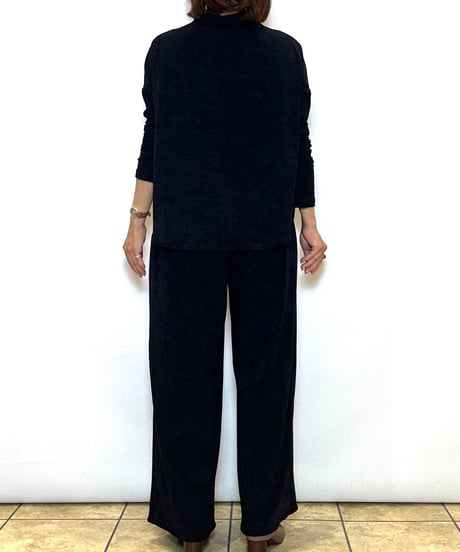 【B7／ベーセッツ】ストレッチベロア ハイネックプルオーバー