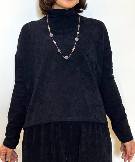 【B7／ベーセッツ】ストレッチベロア ハイネックプルオーバー