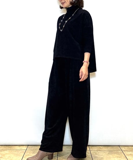 【B7／ベーセッツ】ストレッチベロア ハイネックプルオーバー
