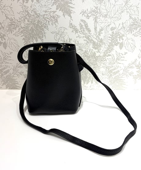 【IMPORT／インポート】《Outlet》イタリアンカーフ  ノットバケットハンドバッグ