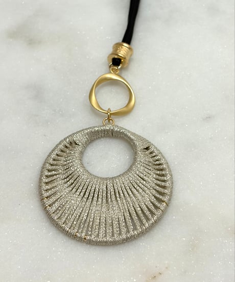 【BEATRICE／ベアトリス】ラメサークルモチーフコードネックレス