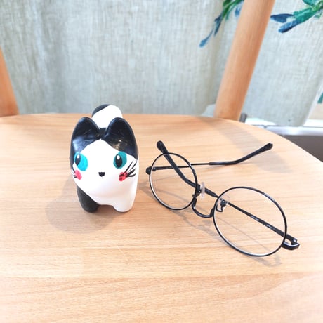 ハチワレ　はりこの置物