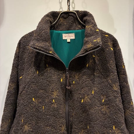 根津洋品店 NEZU YOHIN TEN (ネズヨウヒンテン)  GUIDE BLOUSON（200813） / ウールボアエンブロイダリーZIPブルゾン