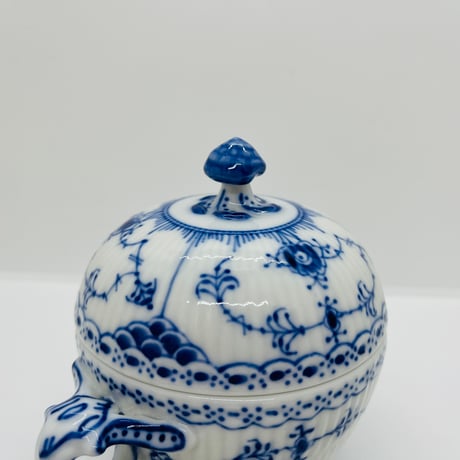 《Royal Copenhagen》  ブルーフルーテッド　ハーフレース　シュガーボウル-A