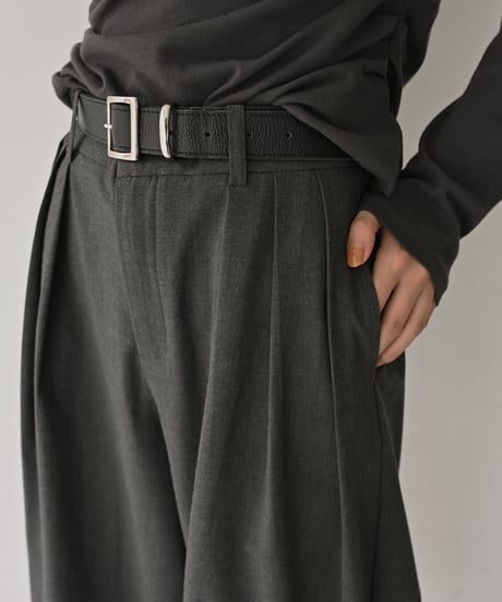 Three Tuck Bermuda Pants bo2000-200
