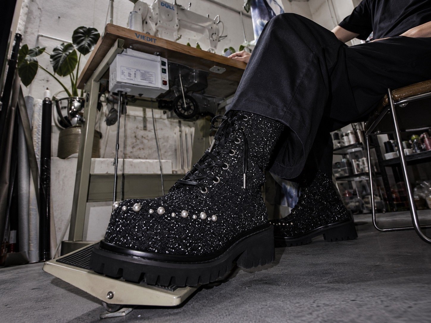 unconscious × VI E DIT / Obsidian Recurve Boots
