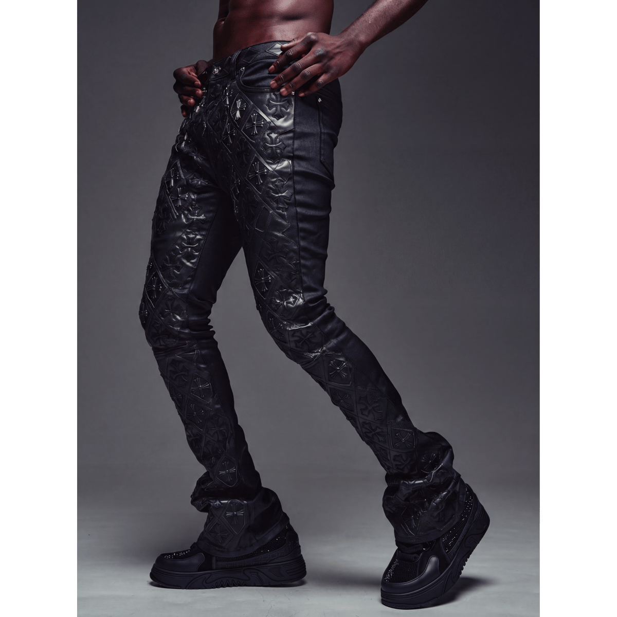 GUAPI / All Black Relic Waxed Denim | PLUG