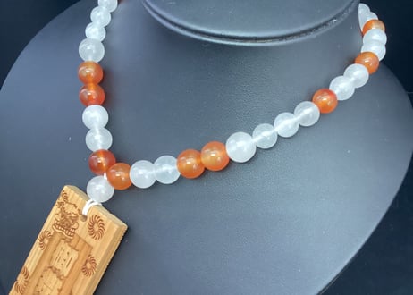【粋鳳祭SALE】木札付き数珠ネックレス【扇華】☆橙色☆木札が選べる☆片面彫刻☆名入れ☆文字のみ☆