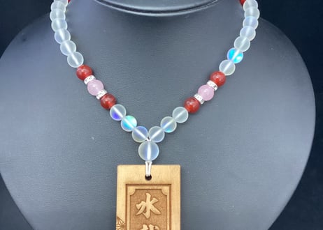 【粋鳳祭SALE】木札付き数珠ネックレス【白雅姫】☆赤系☆木札が選べる☆片面彫刻☆名入れ☆文字のみ☆