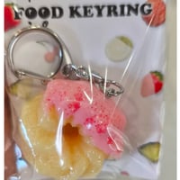 スイーツ【フレンチクルーラー（いちご）】食べちゃいそうなアクセサリー
