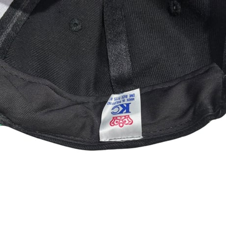 MEN IN BLACK CAP