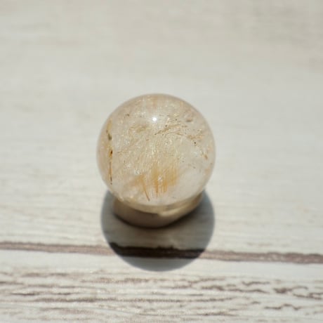 ［丸玉］［一点もの］ヴィーナスヘアルチルクォーツ　〜光をやさしく束ねる金の糸〜【前向きな一歩を応援】約15mm