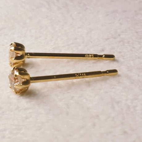 ［ピアス］K18イエローゴールド ホワイトダイヤモンド 計0.10ct 2mm 一粒スタッドピアス