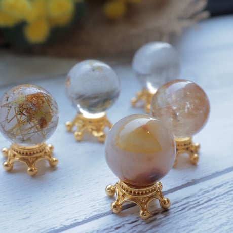 ［丸玉］［プチプラ］ルチルクォーツ 〜金線の余韻を楽しむ〜【前に進むきっかけに】約15mm 台座付き
