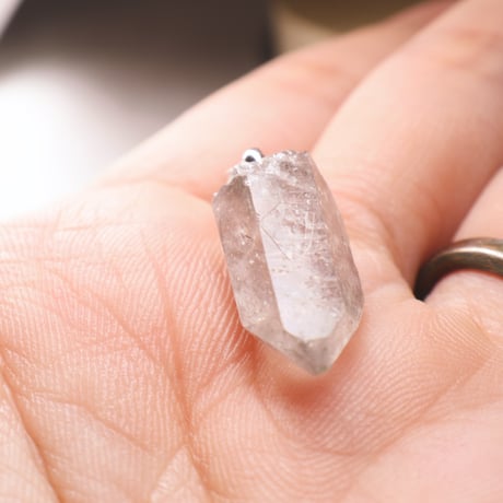 ［ペンダント］［一点もの］チベットヒマラヤ山脈　チベタンクォーツ｜両端に残る天然の結晶【約2〜3cm・チェーン50cm】