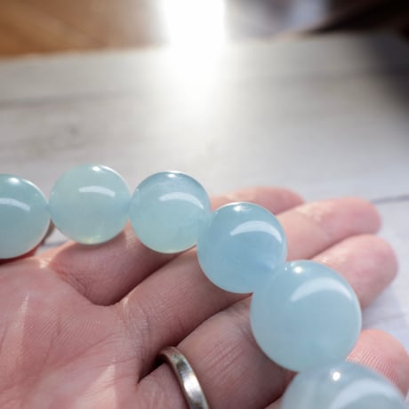 ［ブレスレット］［一点もの］アクアマリン　乳白の水色をたっぷり纏う　15mm 内径18cm