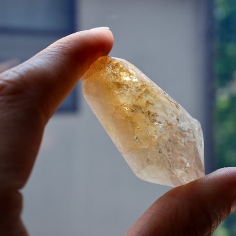 ［ポイント］［一点もの］［プチプラ］シトリン ダブルポイント 〜蜂蜜色の光を抱く〜【動きながら豊かさを育てる】約50mm