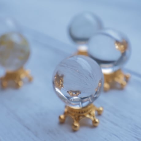 ［丸玉］［プチプラ］内包物入り水晶 〜小さな景色を閉じ込めて〜【空間と気持ちを整える】約15mm 台座付き