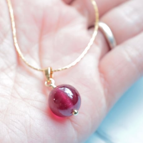 ［ペンダント］［オリジナルデザイン］宝石質ピジョンブラッドカラー ルビー　10.5mm　K18gpステンレス【ファイナルグレード】