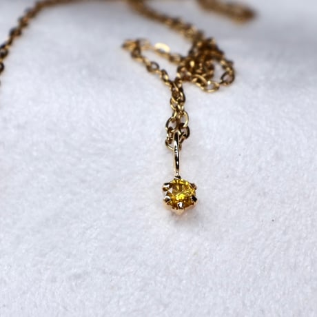 ［ペンダント］K18 CVDイエローダイヤモンド【小さな黄金色の光】0.08ct 約3mm　小豆チェーンプレゼント