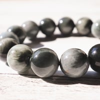 ［ブレスレット］イーグルアイ｜黒の中に浮かぶ銀の眼｜【見抜く力と仕事運】14.7mm 内径18cm