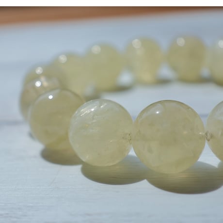 ［ブレスレット］シトリンアイリス4A　〜淡い金色の光〜【豊かさを受け取る石】14.5mm 内径約18cm
