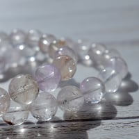 ［ブレスレット］虹入りオイルインクォーツ　〜淡い紫の光〜【可能性をひらく石】10mm