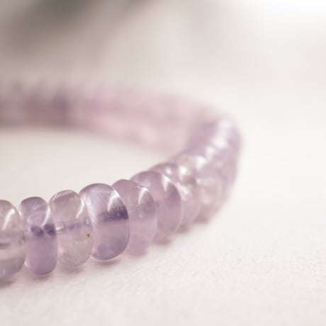 ［ブレスレット］［一点もの］キャッツアイラベンダーアメジスト【淡紫を重ねた平珠】7.5mm 内径15.5cm