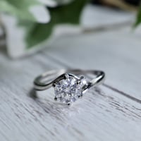［リング］モアサナイト　〜光をひとつ指先に〜【自信をまとう】フリーサイズ