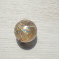 ［丸玉］［一点もの］［プチプラ］オーロラクォーツ 〜虹を閉じ込めた小さな世界〜【前向きな流れを呼び込む】約15mm