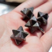 ［彫刻］［プチプラ］ドラゴンブラッドジャスパーのマカバスター　〜意志を重ねる立体〜【迷いを力に変える】約1.5cm