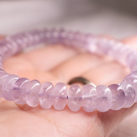 ［ブレスレット］［一点もの］キャッツアイラベンダーアメジスト【淡紫を重ねた平珠】7.5mm 内径15.5cm