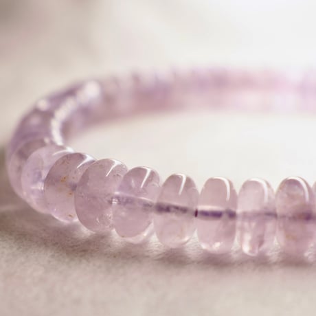 ［ブレスレット］［一点もの］キャッツアイラベンダーアメジスト【淡紫を重ねた平珠】7.5mm 内径15.5cm