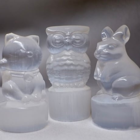 ［彫刻］セレナイト 縁起物ミニ置物｜招き猫・フクロウ・うさぎ｜約5cm