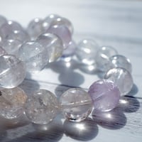 ［ブレスレット］［超レア］虹入り オイルインクォーツ　〜淡紫の記憶〜【心をゆるめる光】13mm