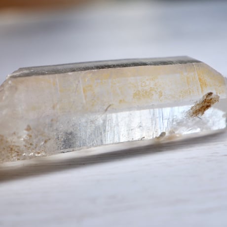 ［原石］［一点もの］［超レア］ヒマラヤ水晶 マニカラン産　淡い金色のゴールデンヒーラータイプ　49mm