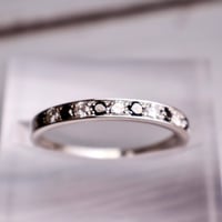 ［リング］PT950 ブラック&ホワイトダイヤモンド ハーフエタニティ 0.11ct×0.12ct【受注生産】【工房応援】