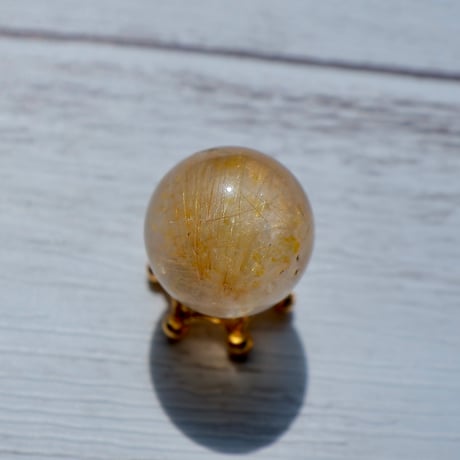 ［丸玉］［一点もの］ヴィーナスヘアルチル入りオーロラクォーツ　〜金色の糸を閉じ込めて〜【豊かさを育てる】約15mm