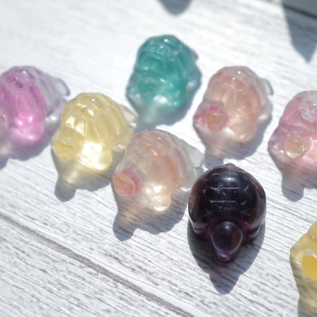［彫刻］［プチプラ］亀のフローライト　〜小さな幸運を連れて歩く〜【焦らず整える】約２cm