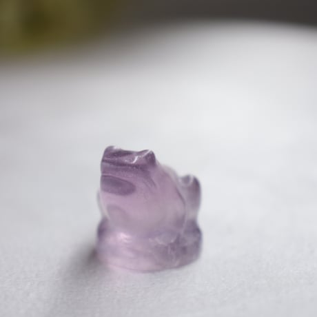 ［彫刻］［プチプラ］カエルのフローライト　〜幸運を連れて帰る〜【流れを変える】約2cm