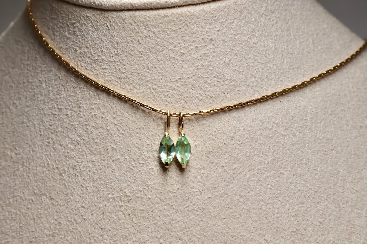 ネックレス］［レア］K18 ミントグリーンガーネット 0.25ct チェーン