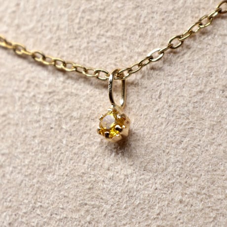 ［ペンダント］K18 CVDイエローダイヤモンド【小さな黄金色の光】0.08ct 約3mm　小豆チェーンプレゼント
