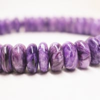 ［ブレスレット］［一点もの］ハイクオリティ チャロアイト ボタン 特有の繊維模様 9.8mm 内径約16.5cm