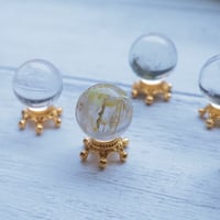 ［丸玉］［プチプラ］内包物入り水晶 〜小さな景色を閉じ込めて〜【空間と気持ちを整える】約15mm 台座付き