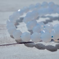 ［ブレスレット］ブルーカルセドニー スターカット　〜空色を細かく刻んで〜【言葉と心を穏やかにつなぐ】7.5mm 内径約16.5cm