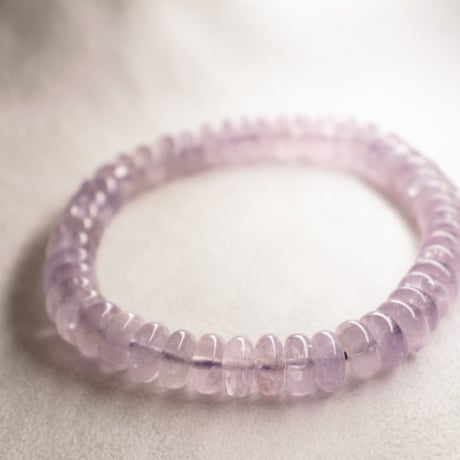 ［ブレスレット］［一点もの］キャッツアイラベンダーアメジスト【淡紫を重ねた平珠】7.5mm 内径15.5cm