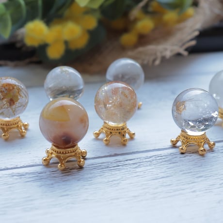［丸玉］［プチプラ］ルチルクォーツ 〜金線の余韻を楽しむ〜【前に進むきっかけに】約15mm 台座付き